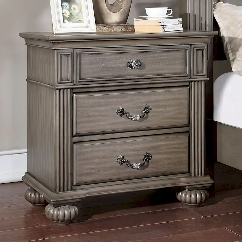 Traditional Grey Wood Poster Bedroom – Queen / King / Cal King, 2-Person