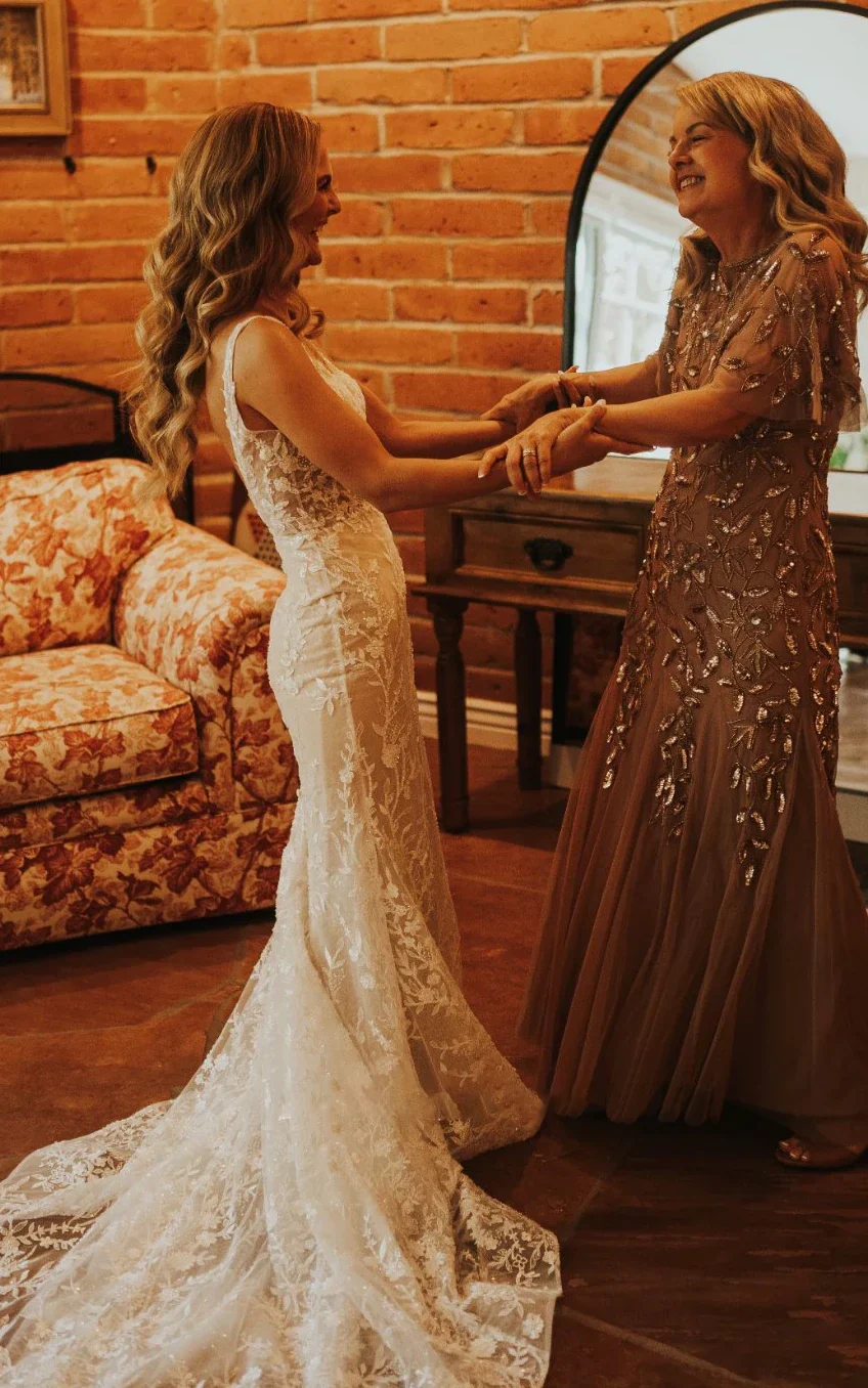 Sexy Mermaid V-neck Lace Sleeveless Wedding Dress with Sweep Train Simple Elegant Ethereal Country Garden