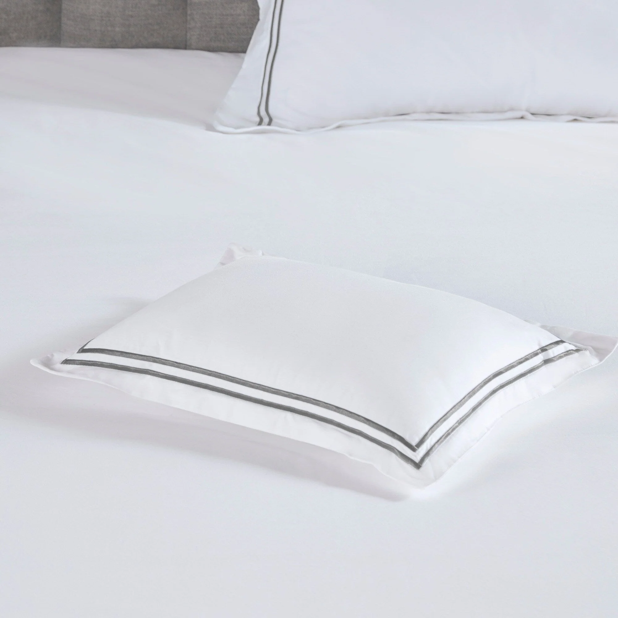 Madison Park Signature 500 Thread Count Luxury Collection 100% Cotton Sateen Embroidered Duvet Cover Set