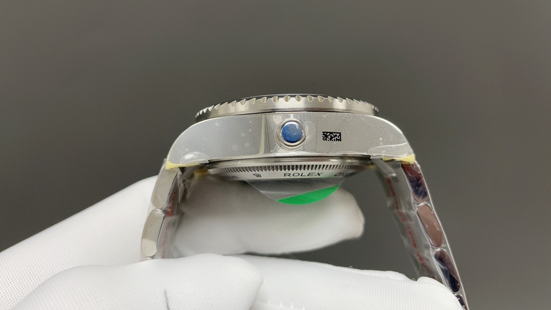 Replica Rolex Sea-Dweller side profile showing case thickness and helium escape valve