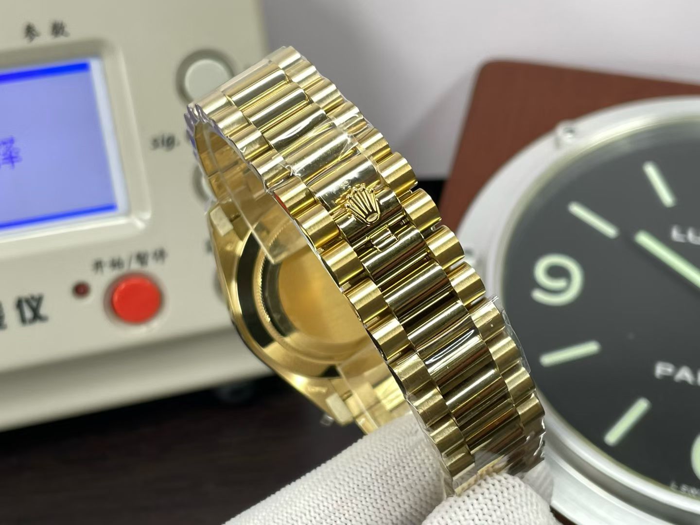 Gold Rolex Day-Date replica bracelet clasp and rear bracelet detail