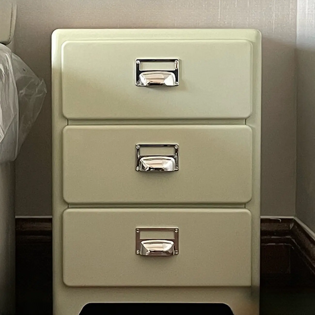 Scandinavian 3 Drawers Wood Nightstand with Legs