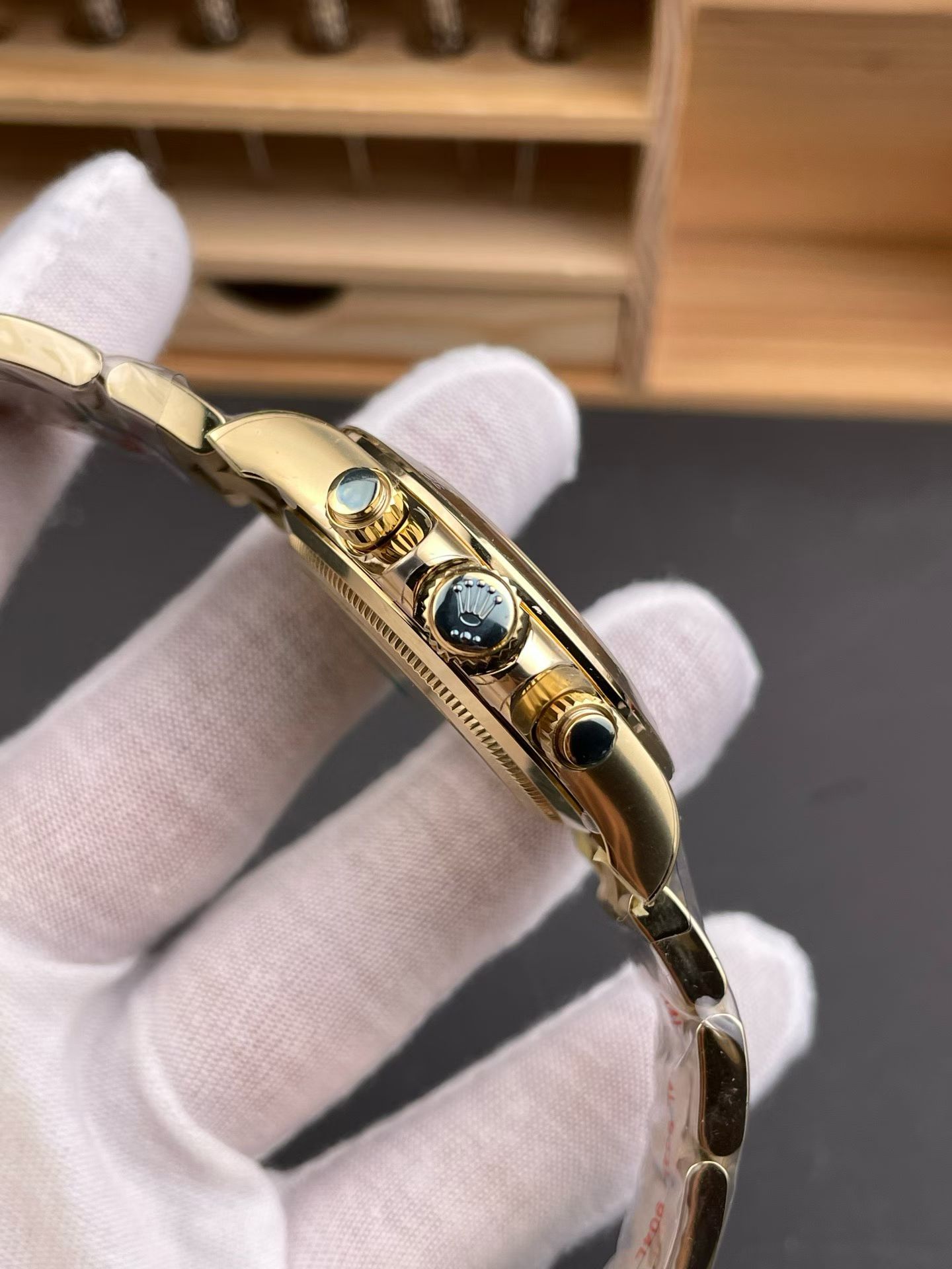 Side profile of gold Rolex Daytona replica case and chronograph pushers