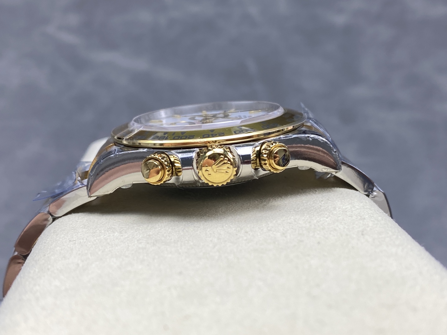 Side profile gold pushers and crown Rolex Daytona replica