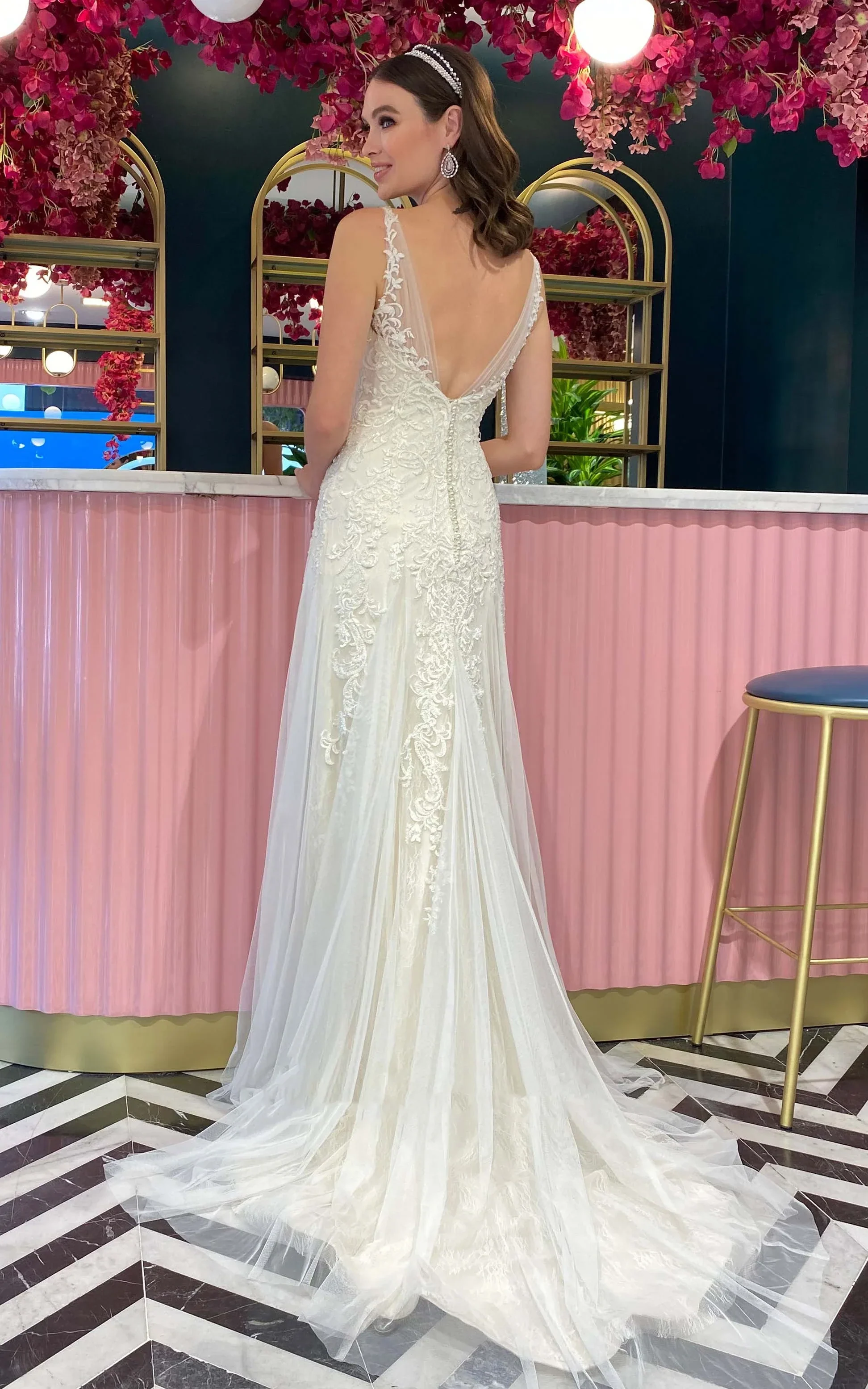 Bohemian Mermaid Lace Tulle V-neck Sleeveless Wedding Dress With Appliques and Pleats