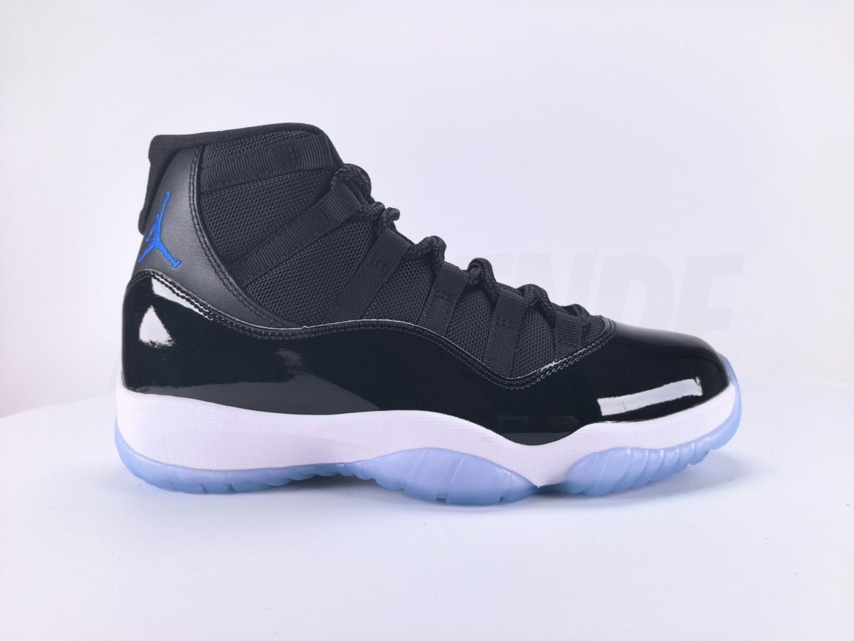 Air Jordan 11 Retro Space Jam - Aktrende