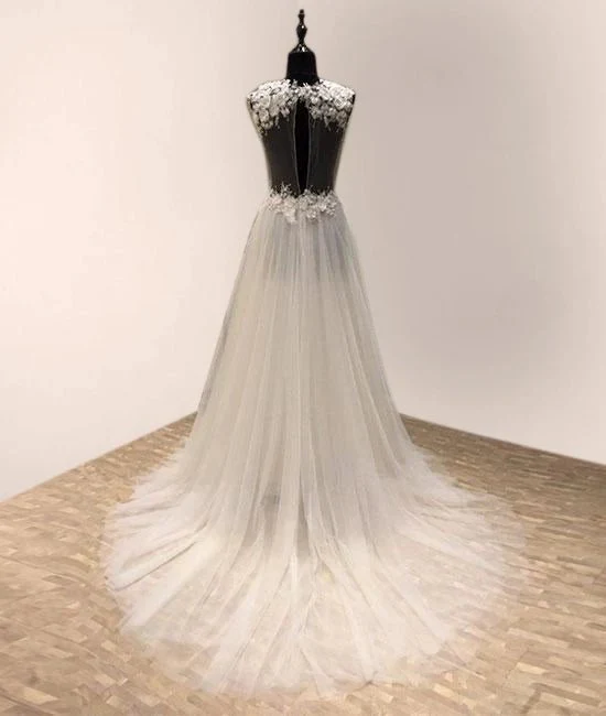 Impressive V-neck Sleeveless Sweep Train Tulle Wedding Dress with Appliques