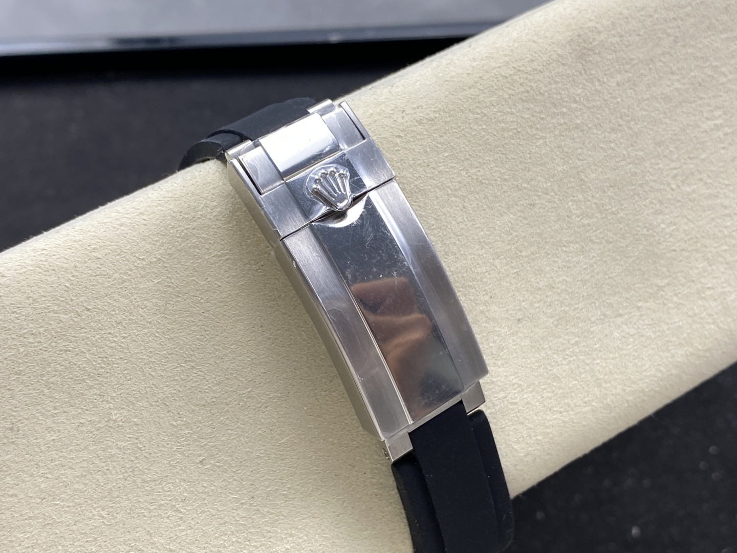 Rolex replica watches clasp with crown logo and rubber strap