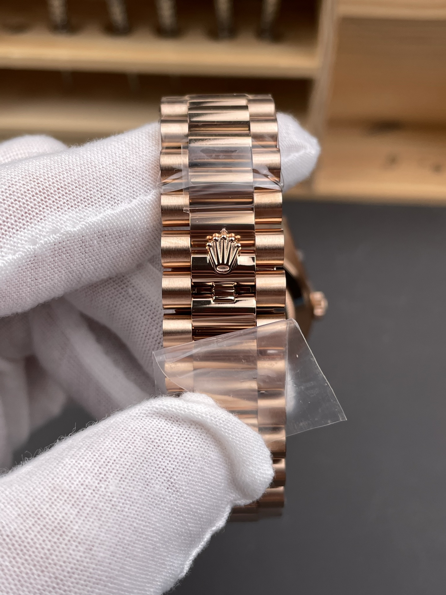 Rose gold Rolex Day-Date super clone President bracelet clasp detail