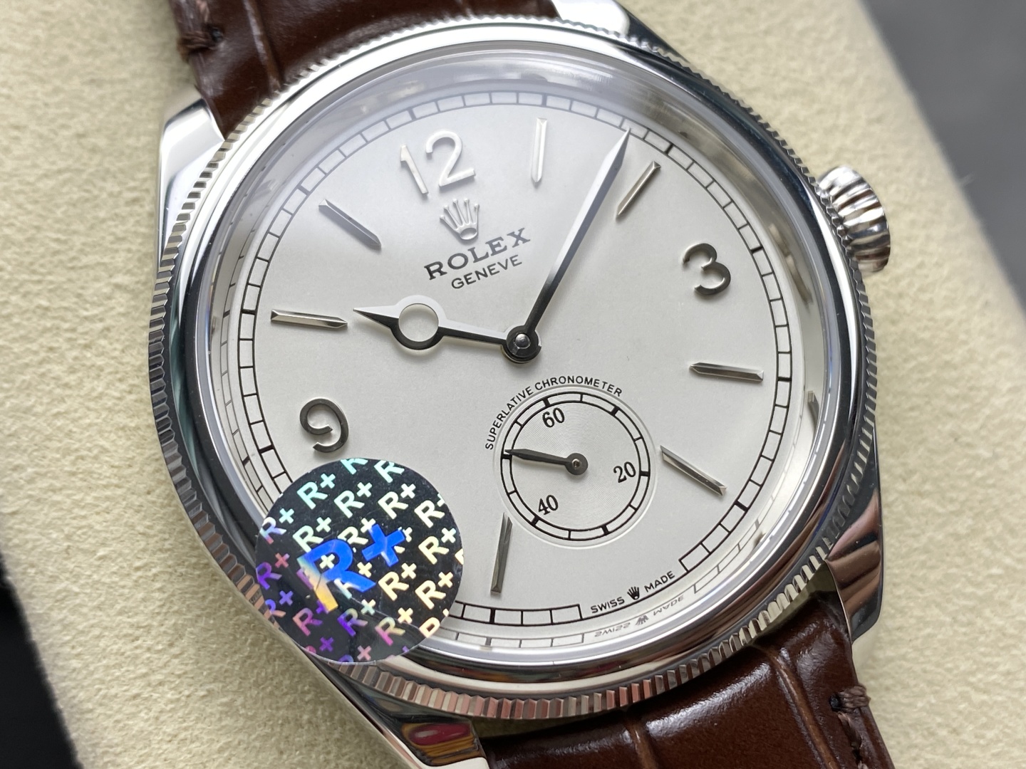 Dettaglio quadrante della replica Rolex con contatore secondario e indici applicati