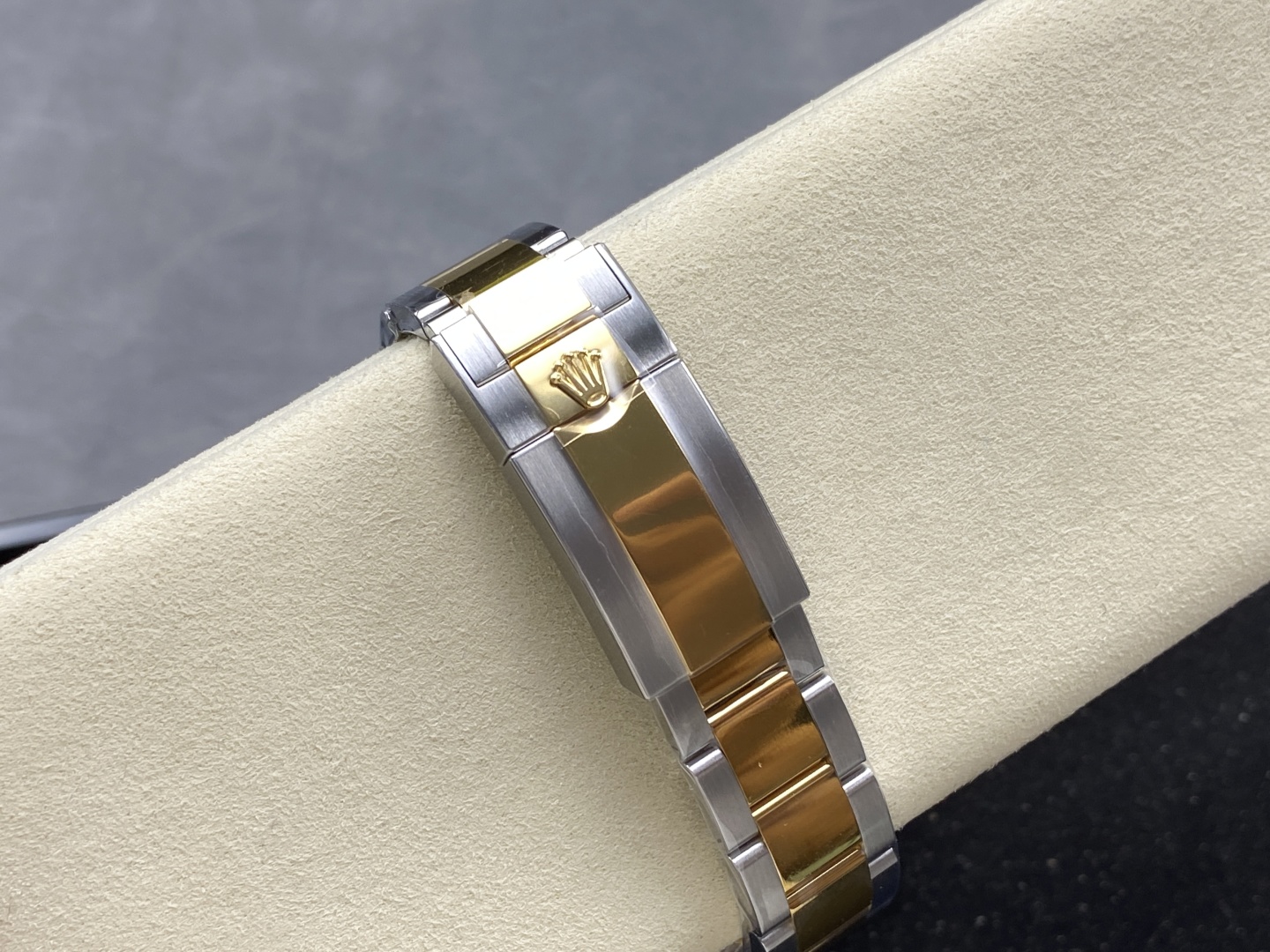 Rolex crown clasp and two-tone bracelet replica