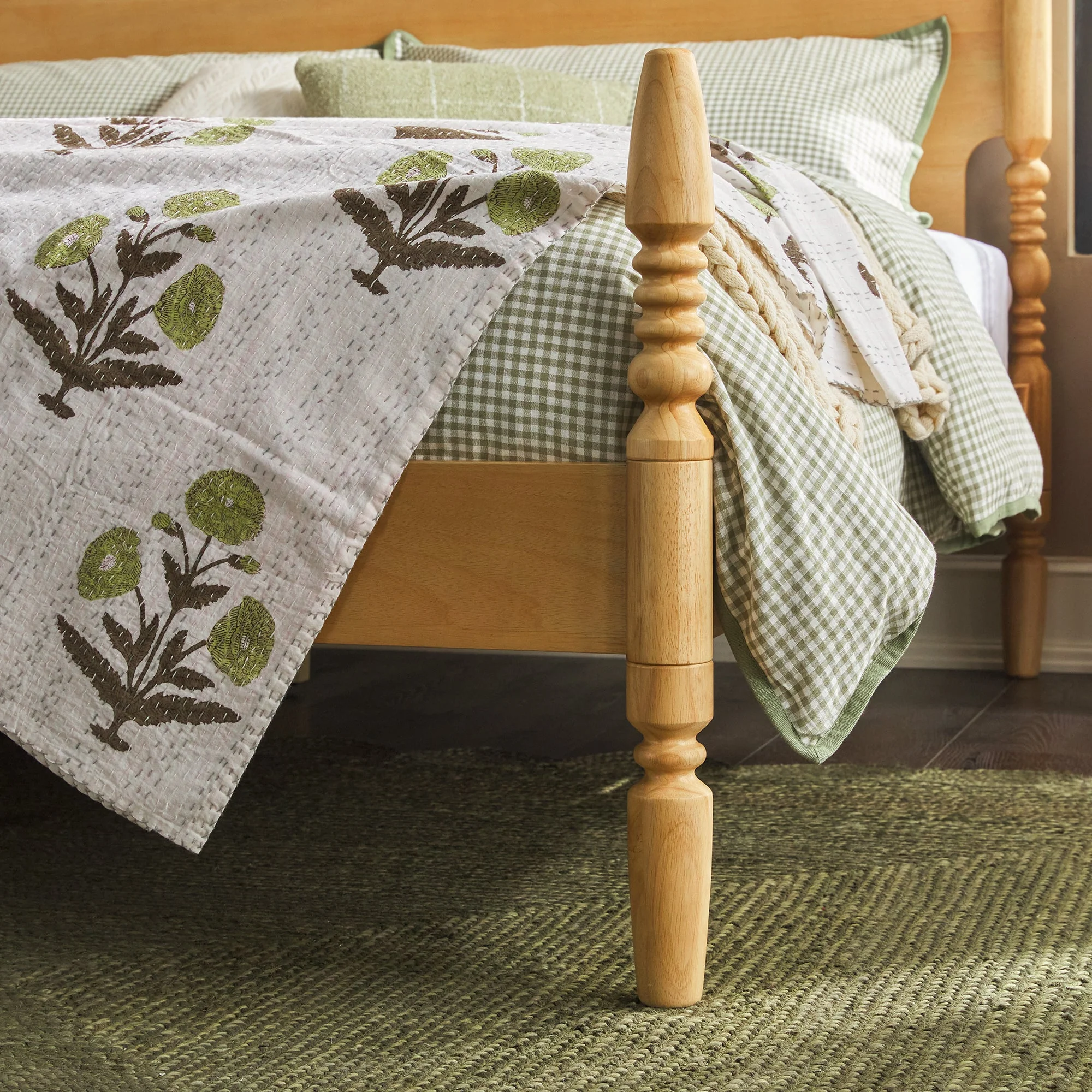 Traditional Vivienne Easy Assembly Solid Wood Bed