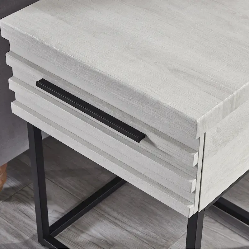 Roundhill Furniture Findlay 3-Piece Bedroom Set in White Dove