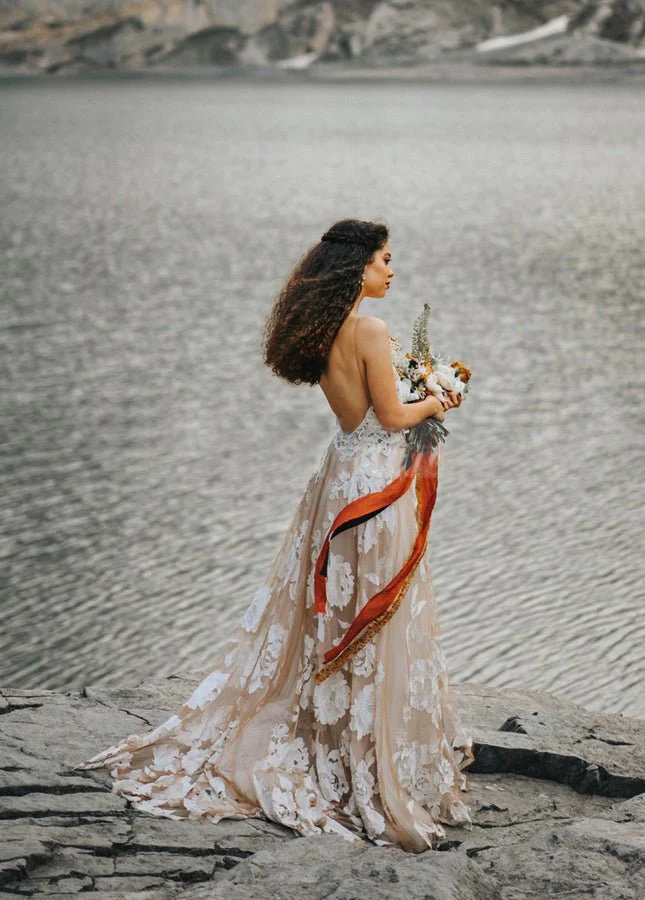 Bohemian A-Line Backless Spaghetti Straps Sleeveless Lace Emboridery Wedding Dresses