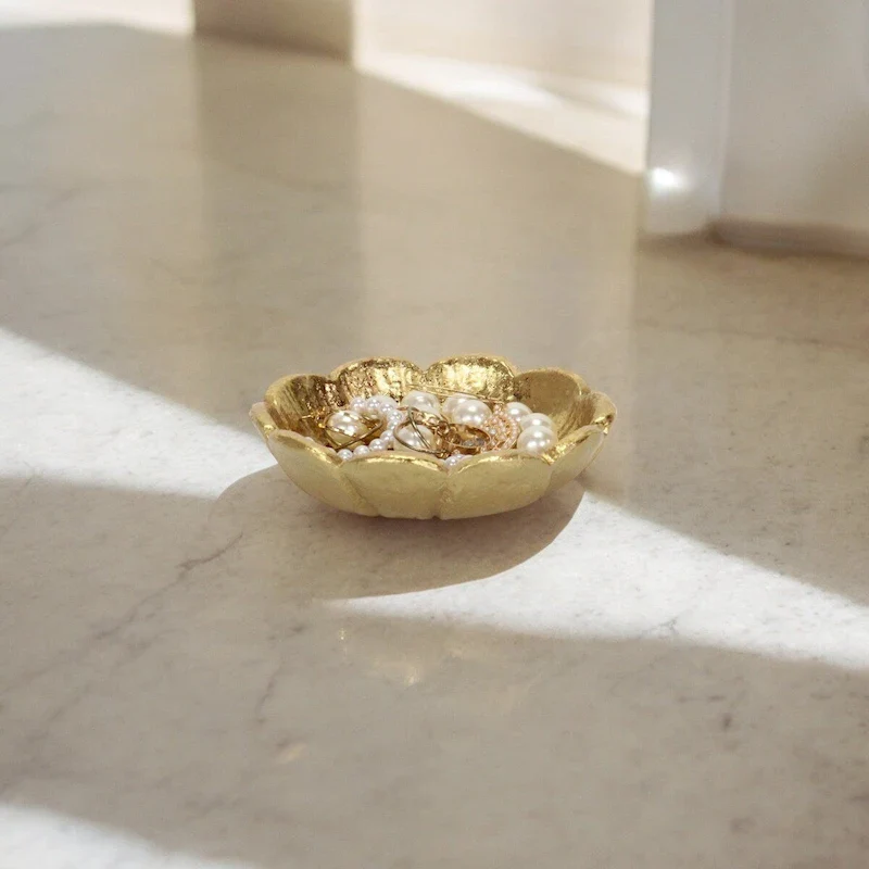 Ellis Cast Iron Flower Table Decor