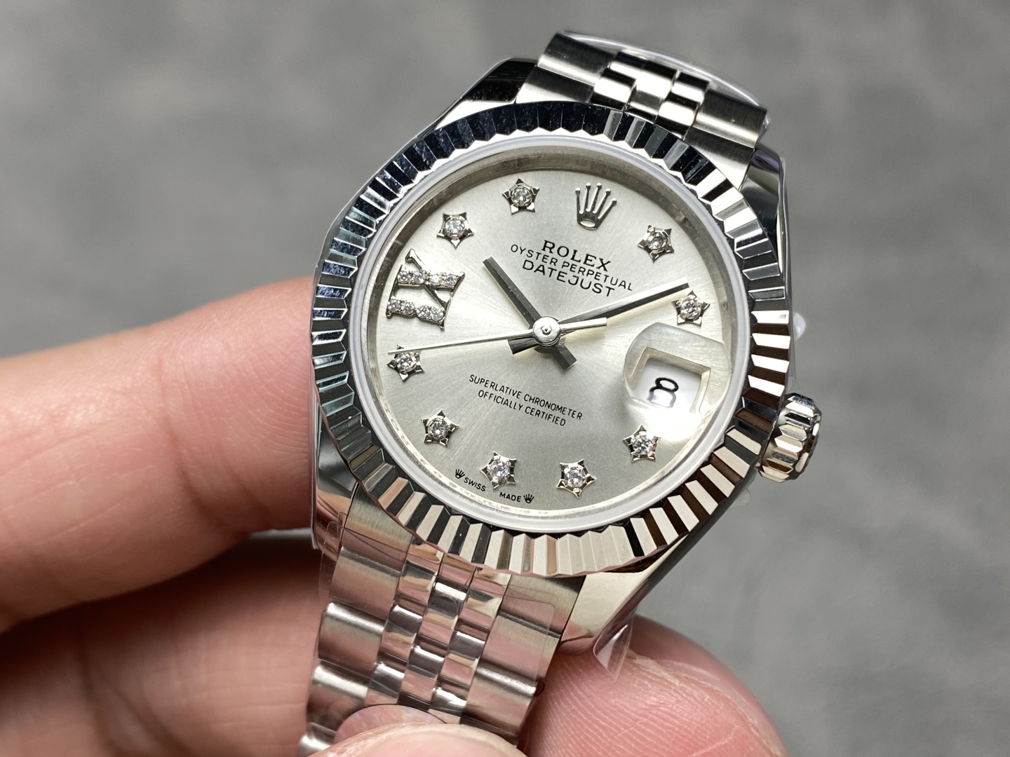 Rolex Datejust 36 Clean Factory - esfera plateada con diamantes y bisel estriado