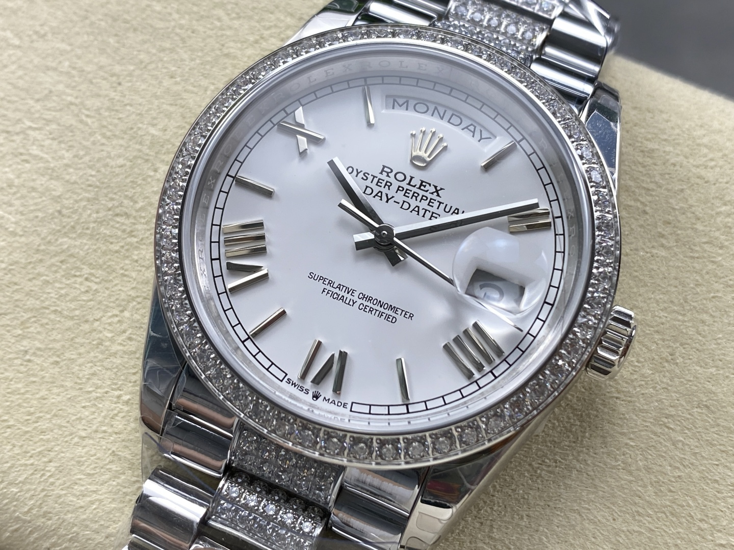 Rolex Day-Date 40 replica witte wijzerplaat met Romeinse cijfers