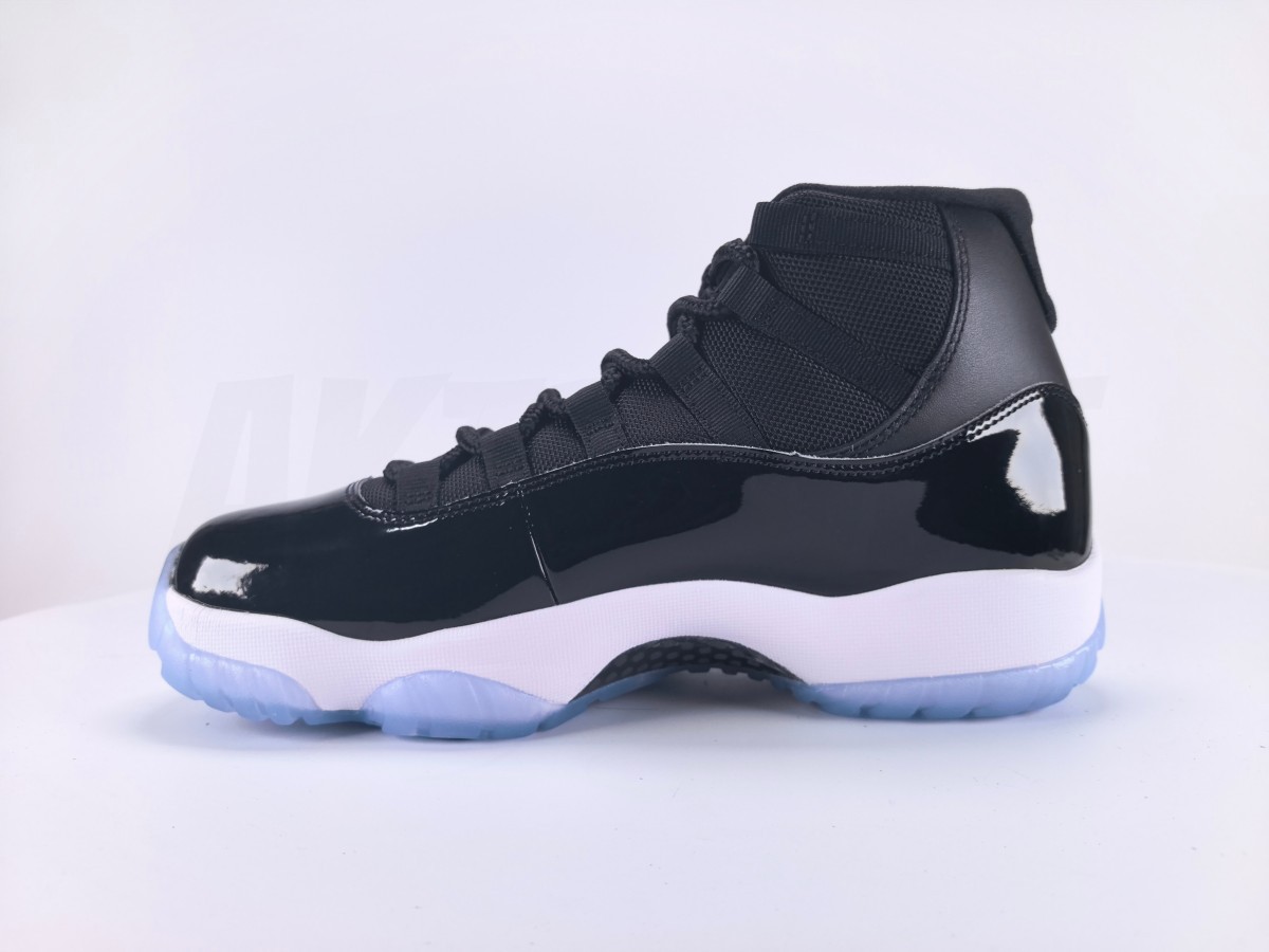 Air Jordan 11 Retro Space Jam - Aktrende