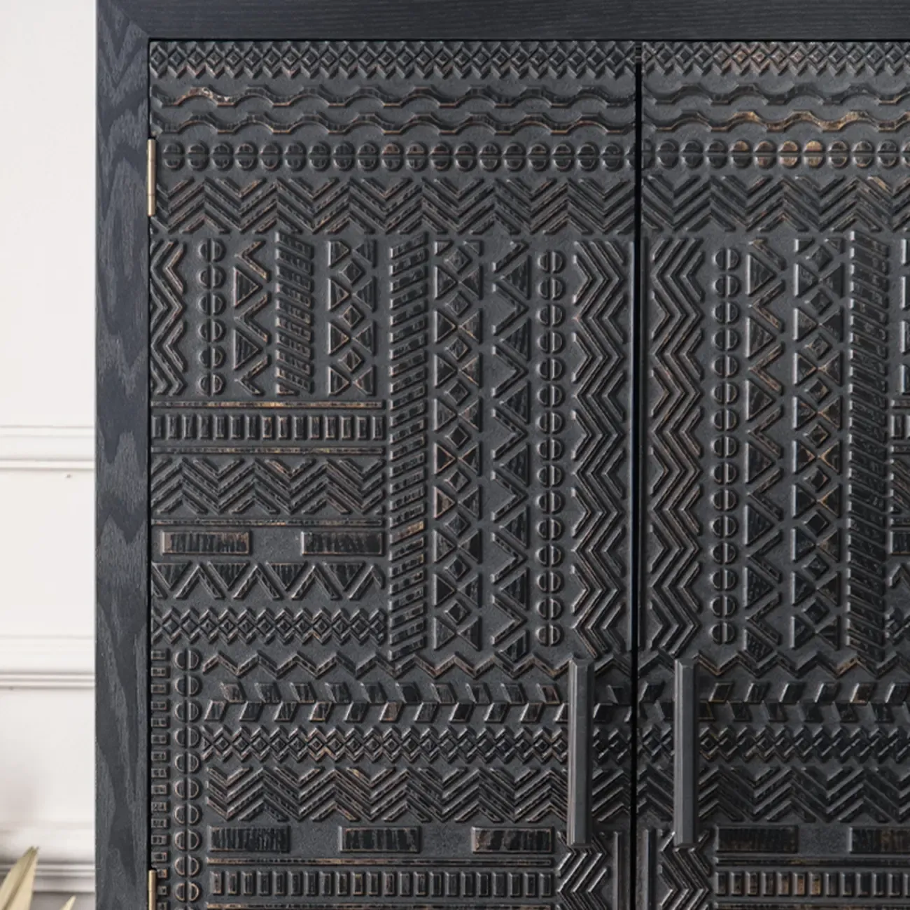 Artistic Pattern Wood Black Cabinet Sideboard in 3-Shelf