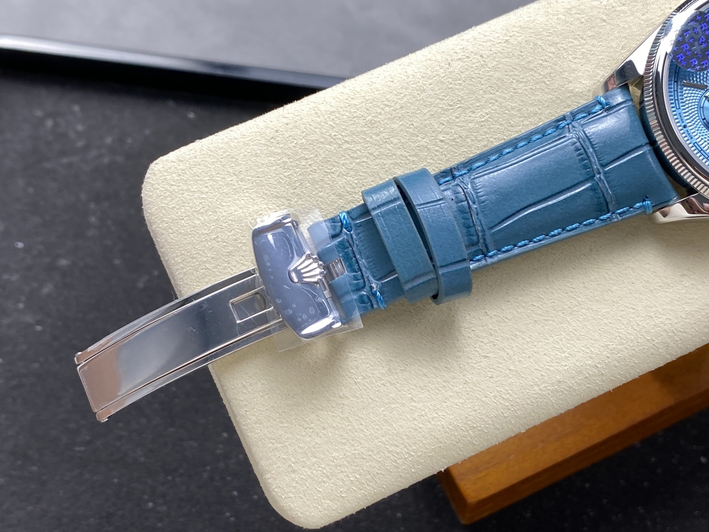 Exhibition caseback revealing the automatic movement and rotor of the replica watch
