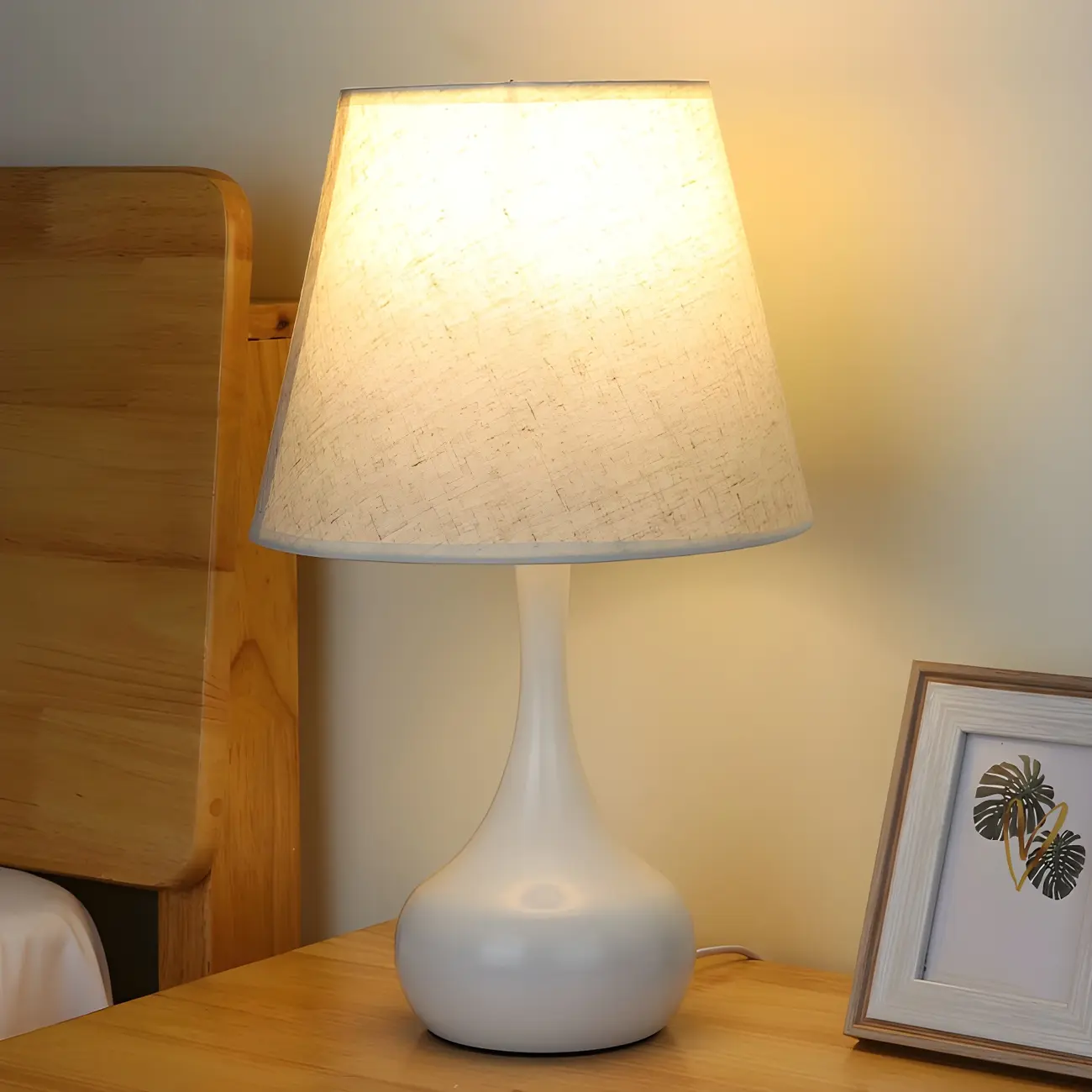 Bedside Elegant Black/White Metal Fabric Table Lamp