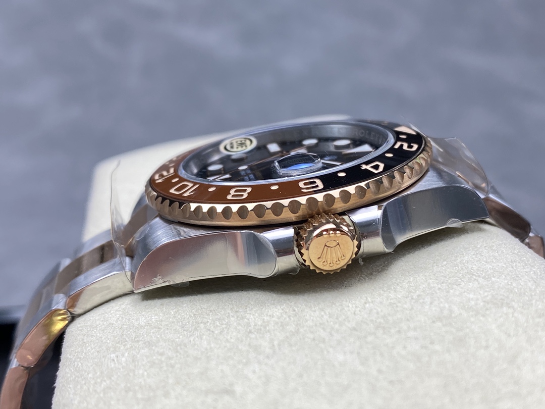 Side profile of a two-tone Rolex GMT-Master II copy watch with Root Beer ceramic bezel and yellow gold crown