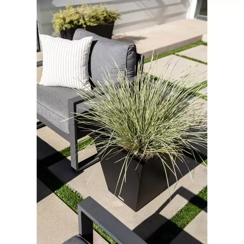 Veradek Pure Series Nobleton Plastic Planter