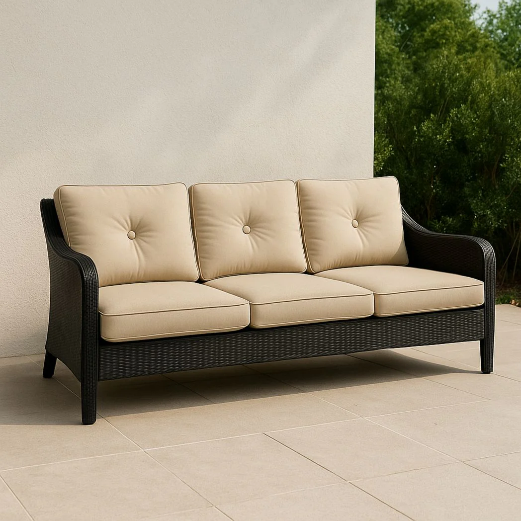 Canapé d'extérieur 3 places en résine tressée et coussins beige