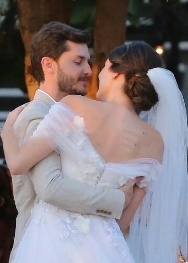 Appliques 3D Flowers Wedding Dresses Off-the-shoulder