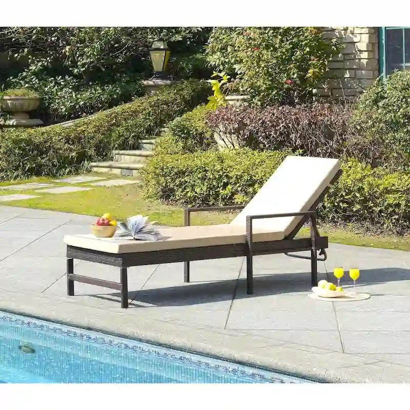 SAFAVIEH Outdoor Jolette Rattan Brown/ Red Sun Lounger - 80 x 28 x 39 - 80Wx28Dx39H