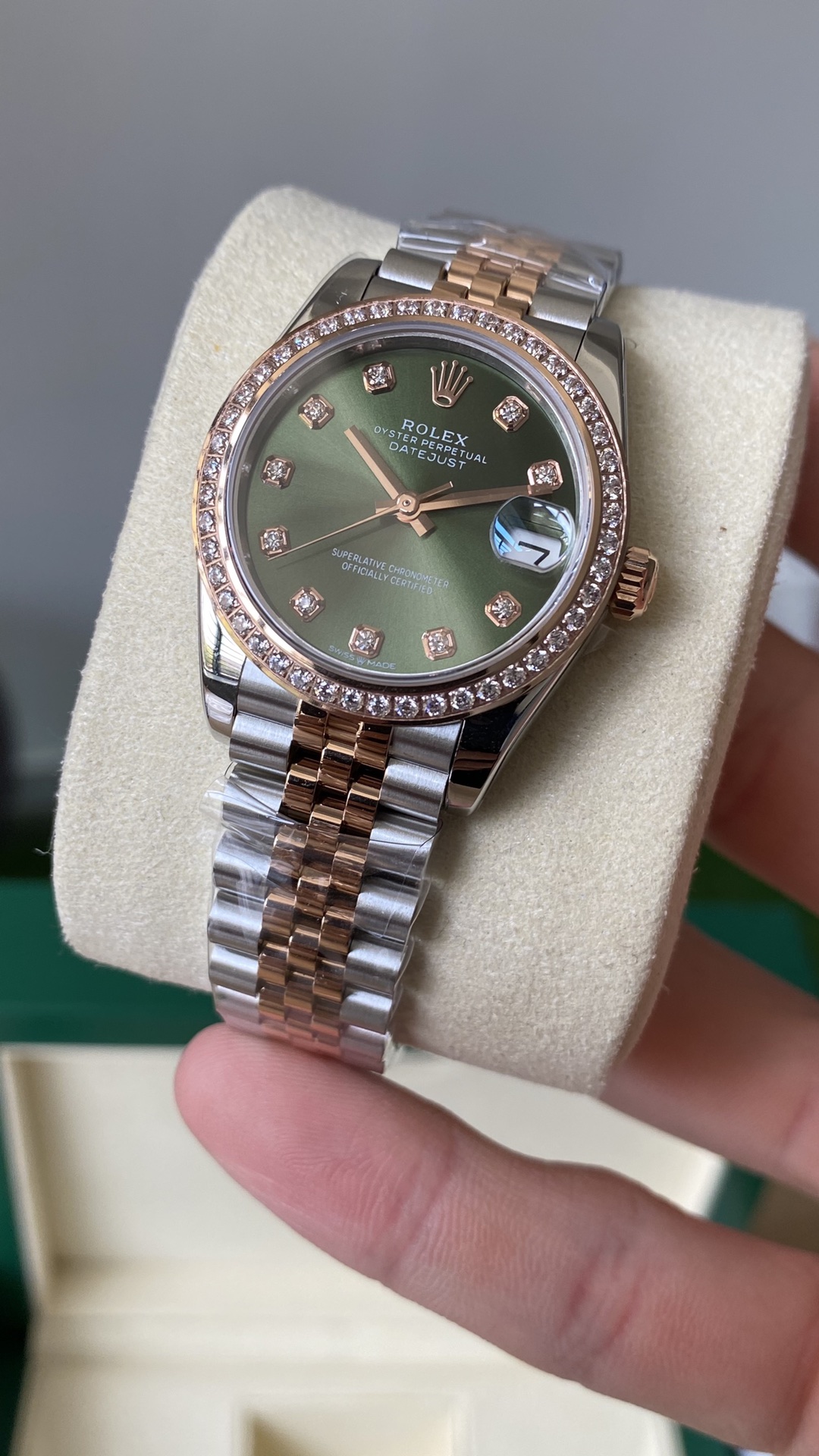 Rolex Datejust 31 replica with green diamond dial and two-tone rose gold Jubilee bracelet