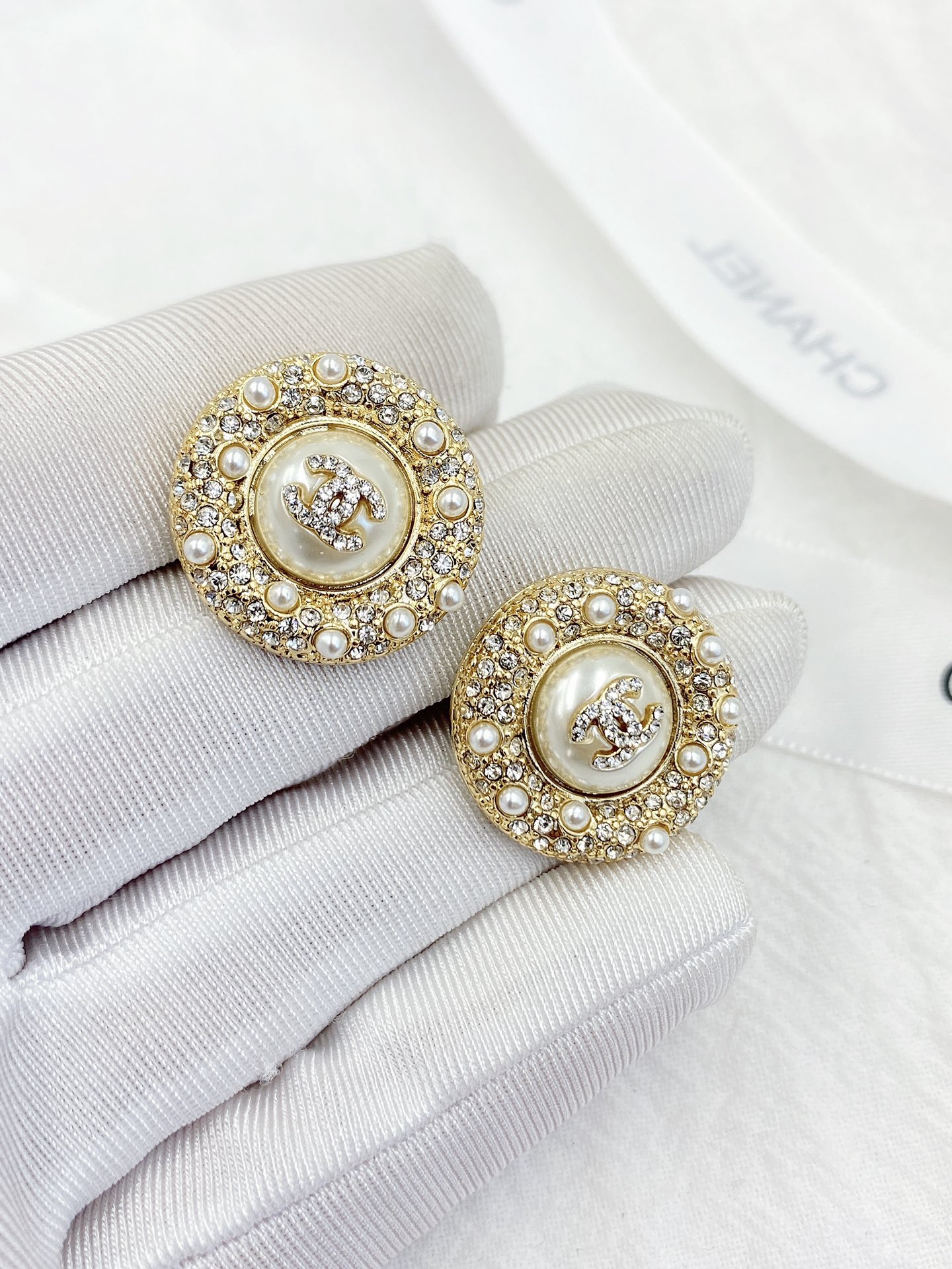 CCE403 Chanel pearl crystal stud earrings - ccjewelryacc