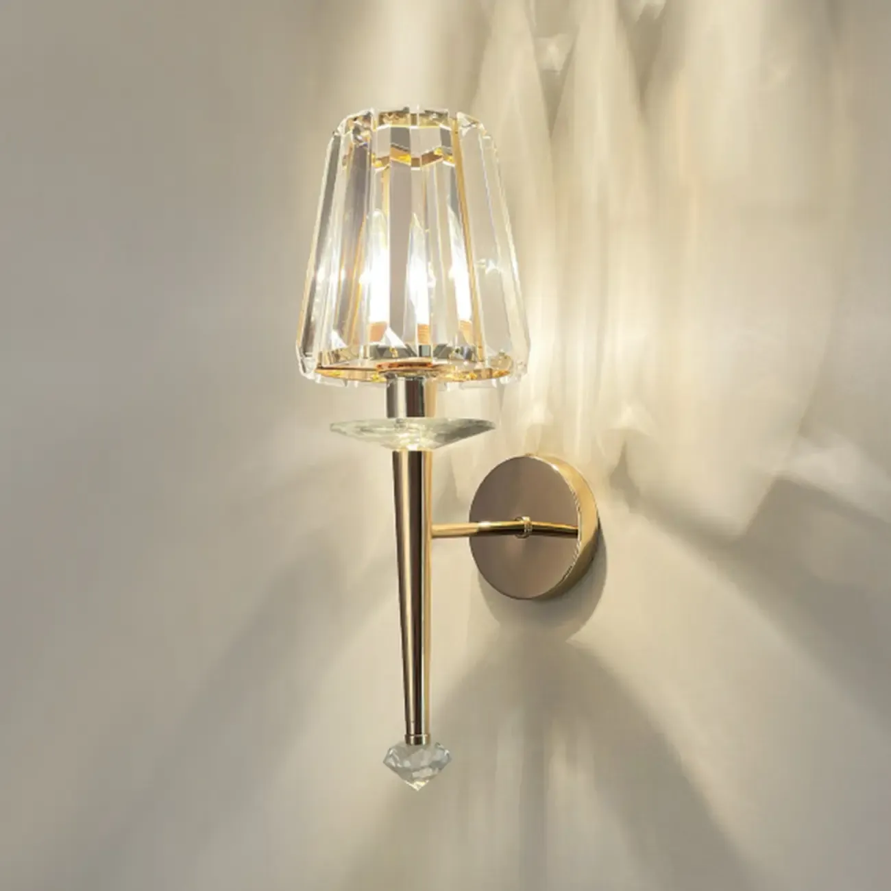 Elegant Crystal Smooth Gilded Metal Wall Sconce