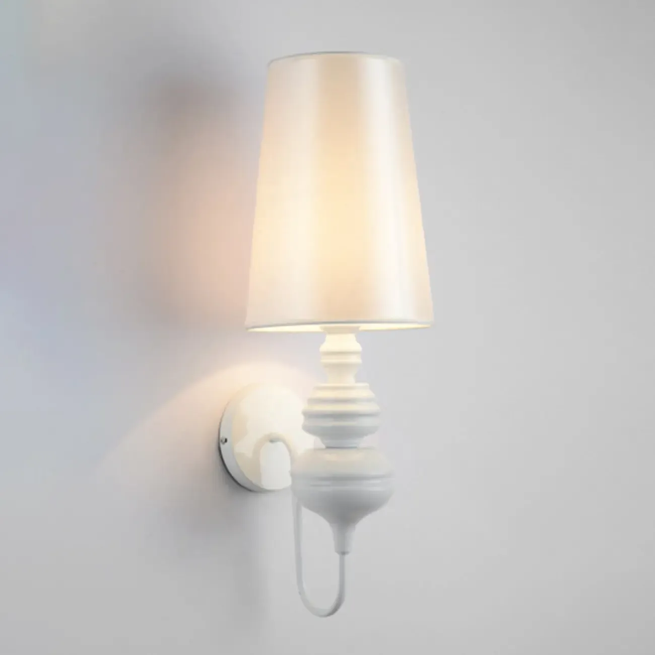 Modern Metal Cylinder Shade Wall Sconce