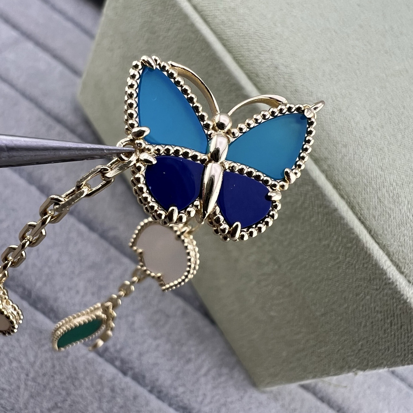 VCS043 VCA Lucky Spring Butterfly bracelet, 5 motifs - ccjewelryacc