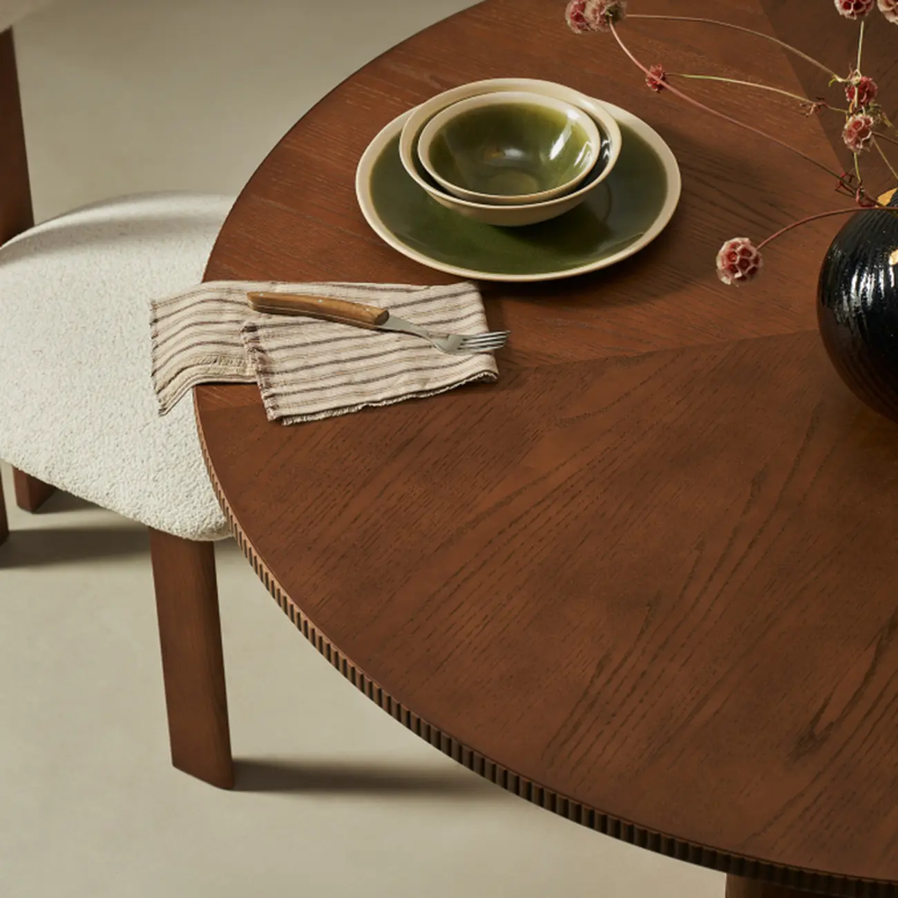 Modern Round Marble Top Pedestal Dining Table