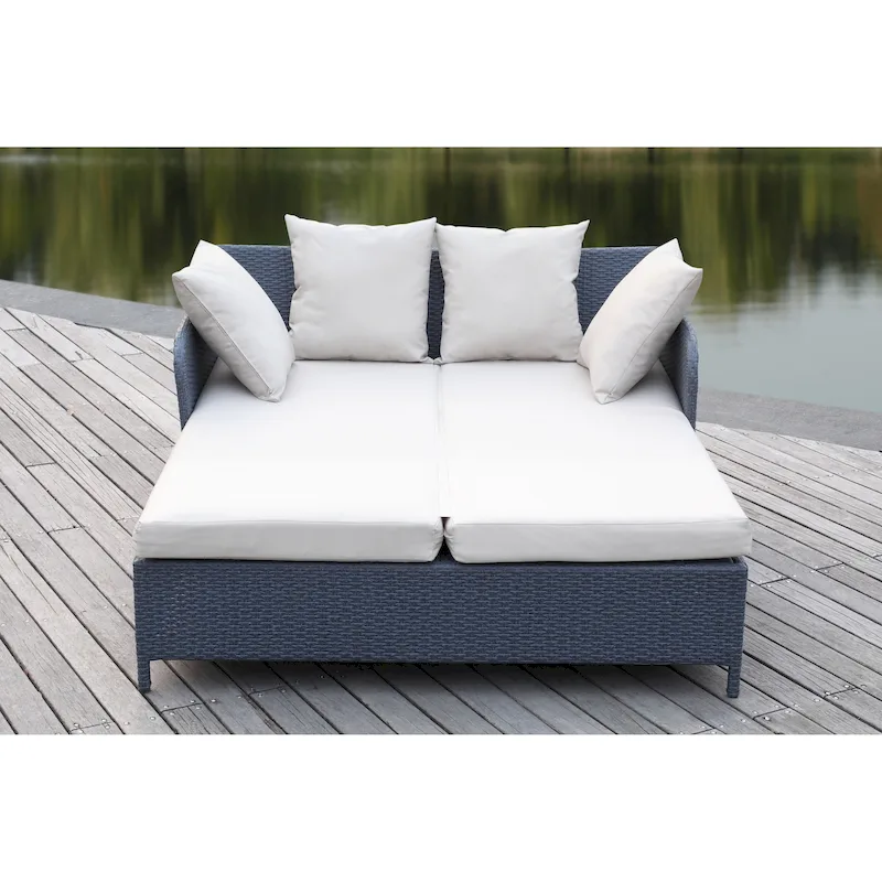SAFAVIEH Outdoor Roelienke Rattan Wicker Daybed - 53W x 28D x 63H