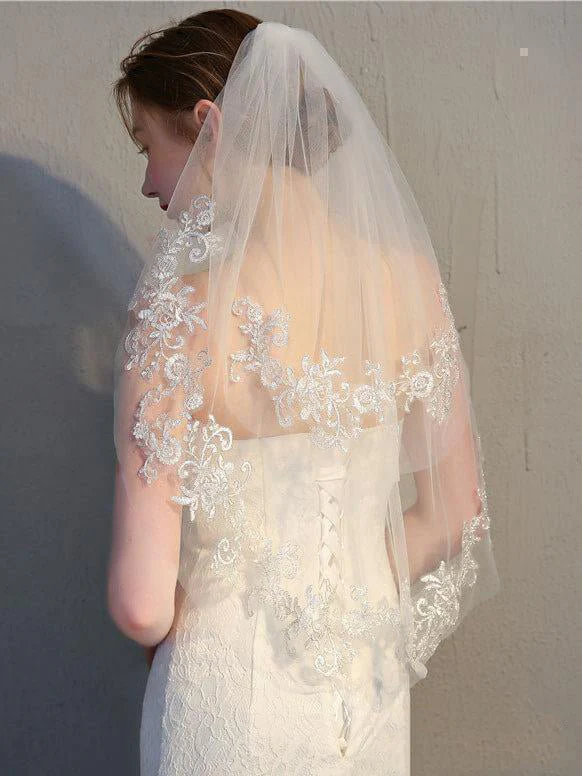 Two Tier Ivory Lace Short Bridal Veils Mid Length Wedding Veil