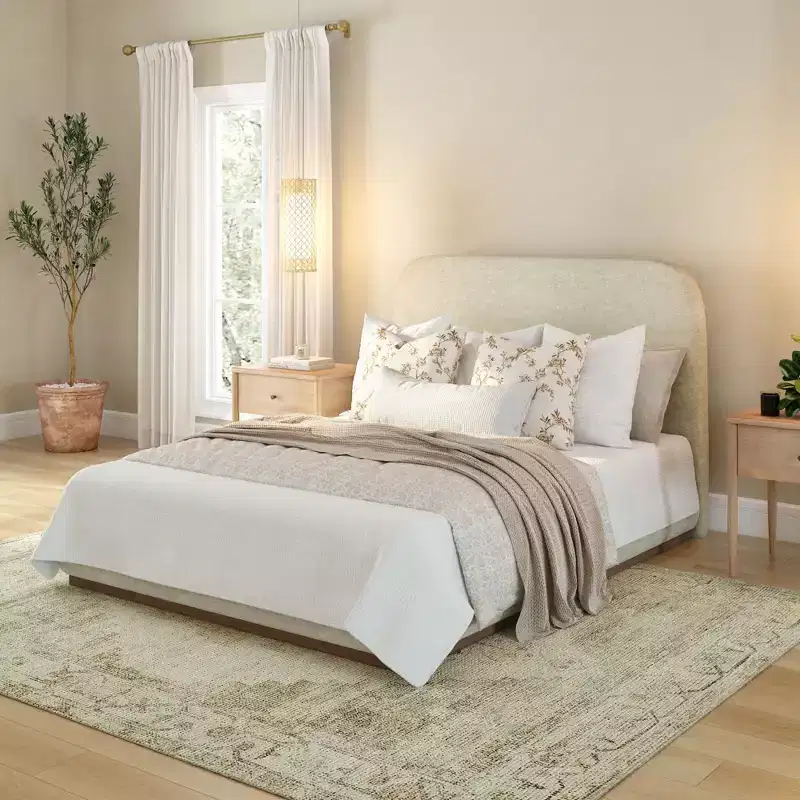 Ashland Upholstered Bed (Queen)