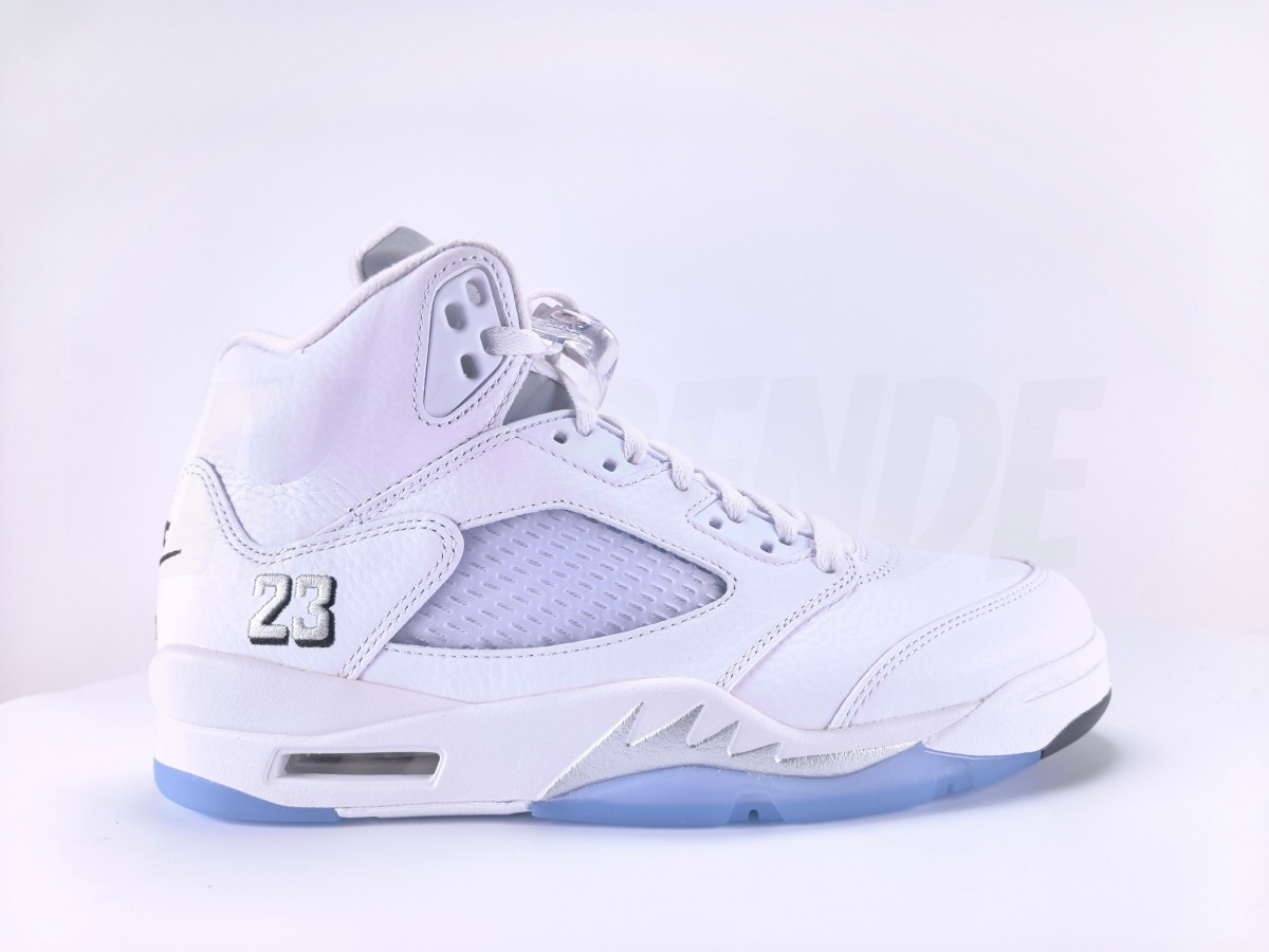 Jordan 5 Retro White Metallic (2026) - Aktrende