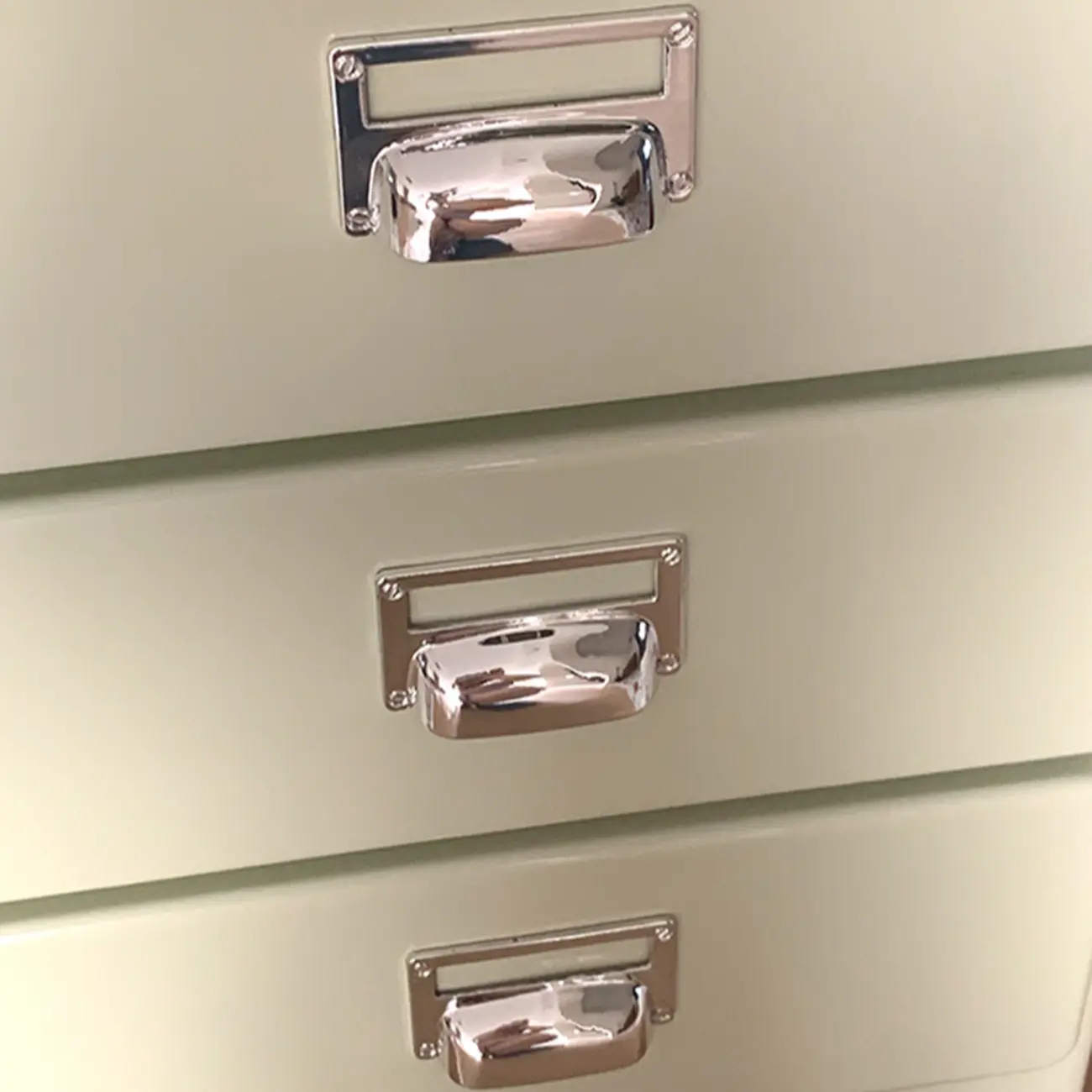 Scandinavian 3 Drawers Wood Nightstand with Legs