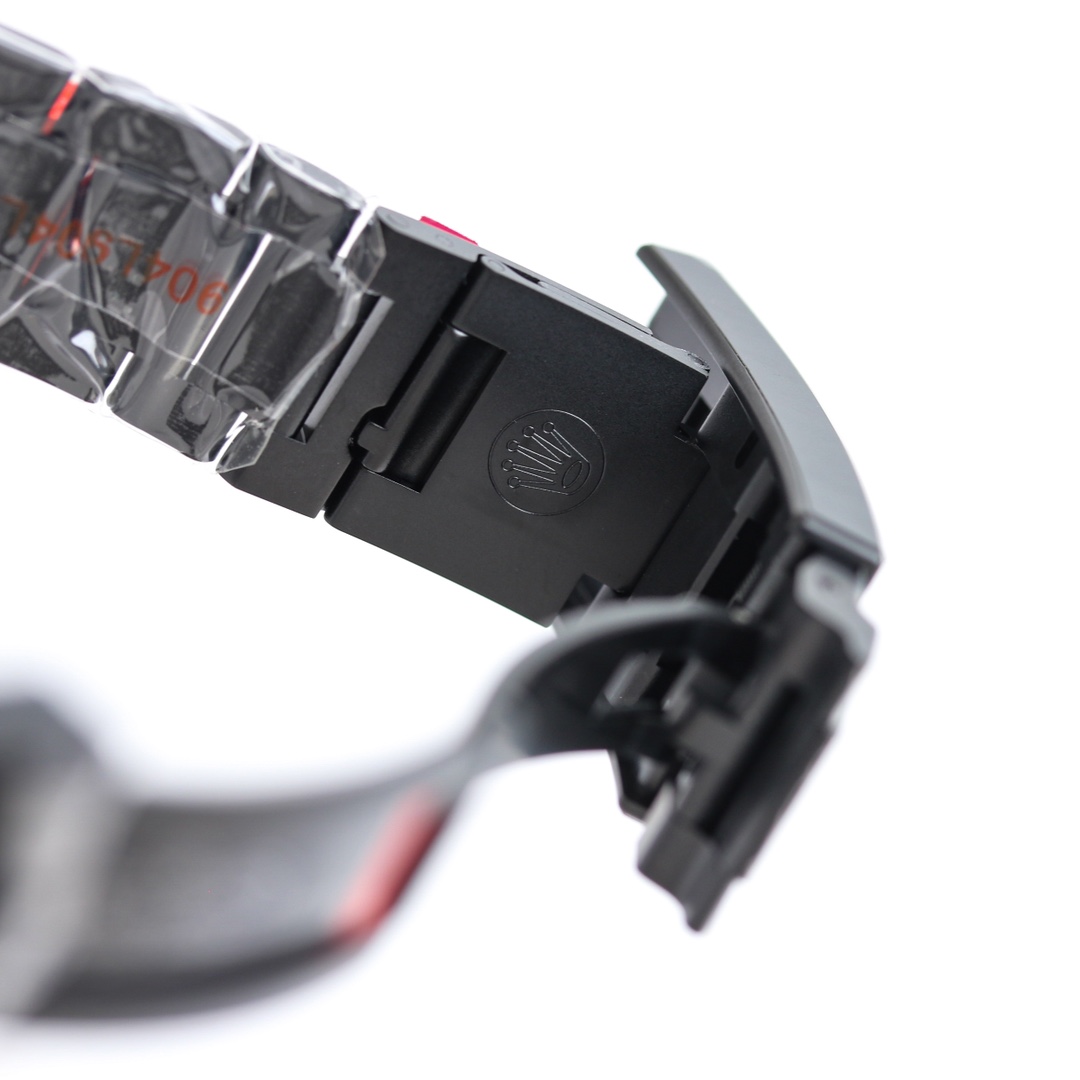 Fermoir et détail du bracelet d'une montre Rolex modifiée