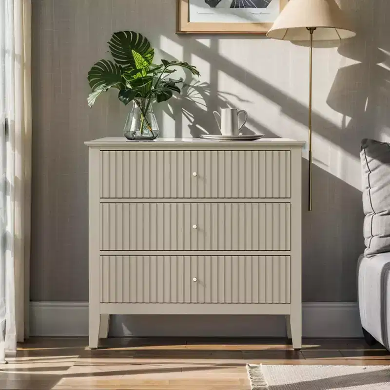 Heynemo Fluted 3 Drawer Dresser, Set of 1 with Ball Bearing Slide, Modern Nightstand Cabinet with Spacious Storage for Bedroom, Hallway, White