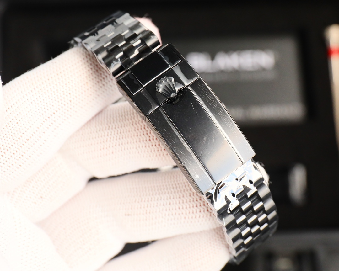 Replica Rolex black clasp with logo