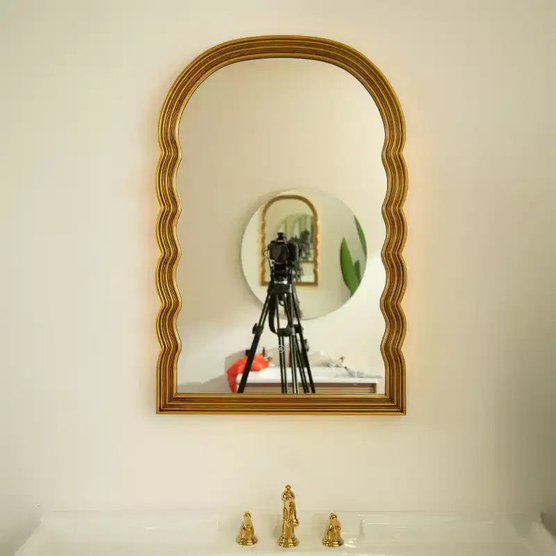 24 Retro Arched Wall Mirror with Scalloped PU Frame, Decorative Mirror with 3 Adjustable Color Temperatures for Bathroom or Bedroom-Panipeachy