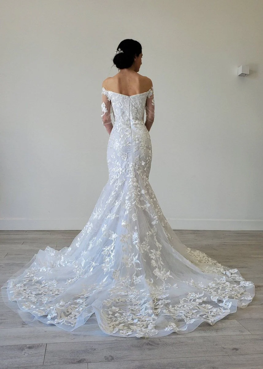Elegant Mermaid Long Sleeve Off the Shoulder Lace Wedding Dress