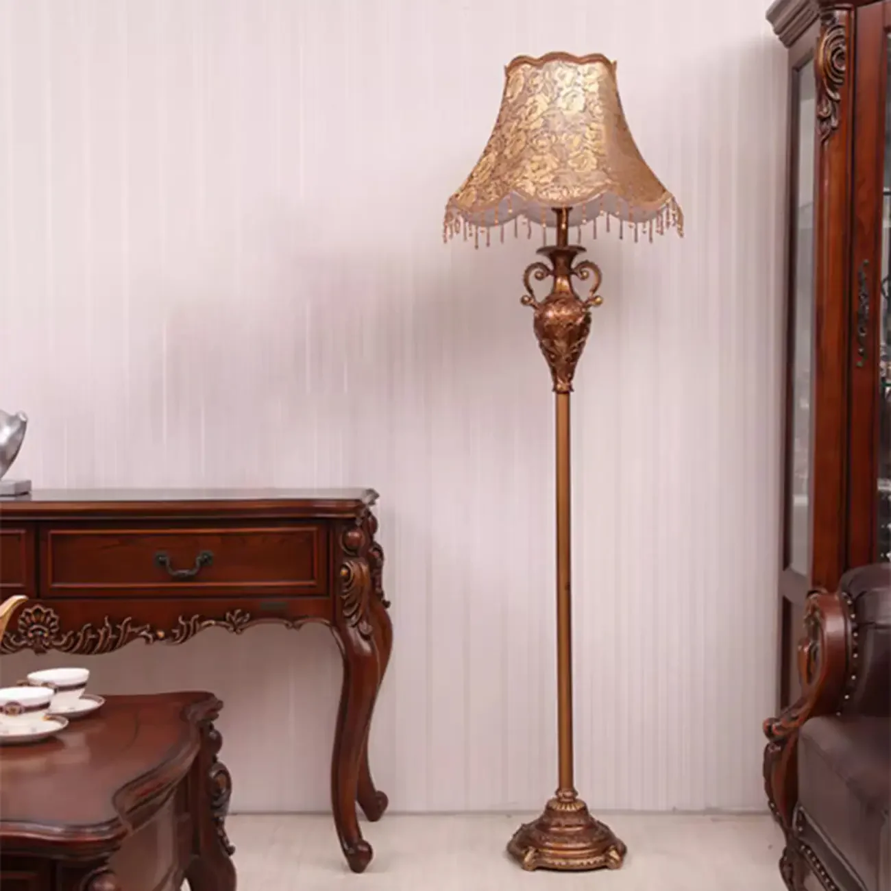 Vintage Resin Floor Lamp with Pagoda Shape for Living Room