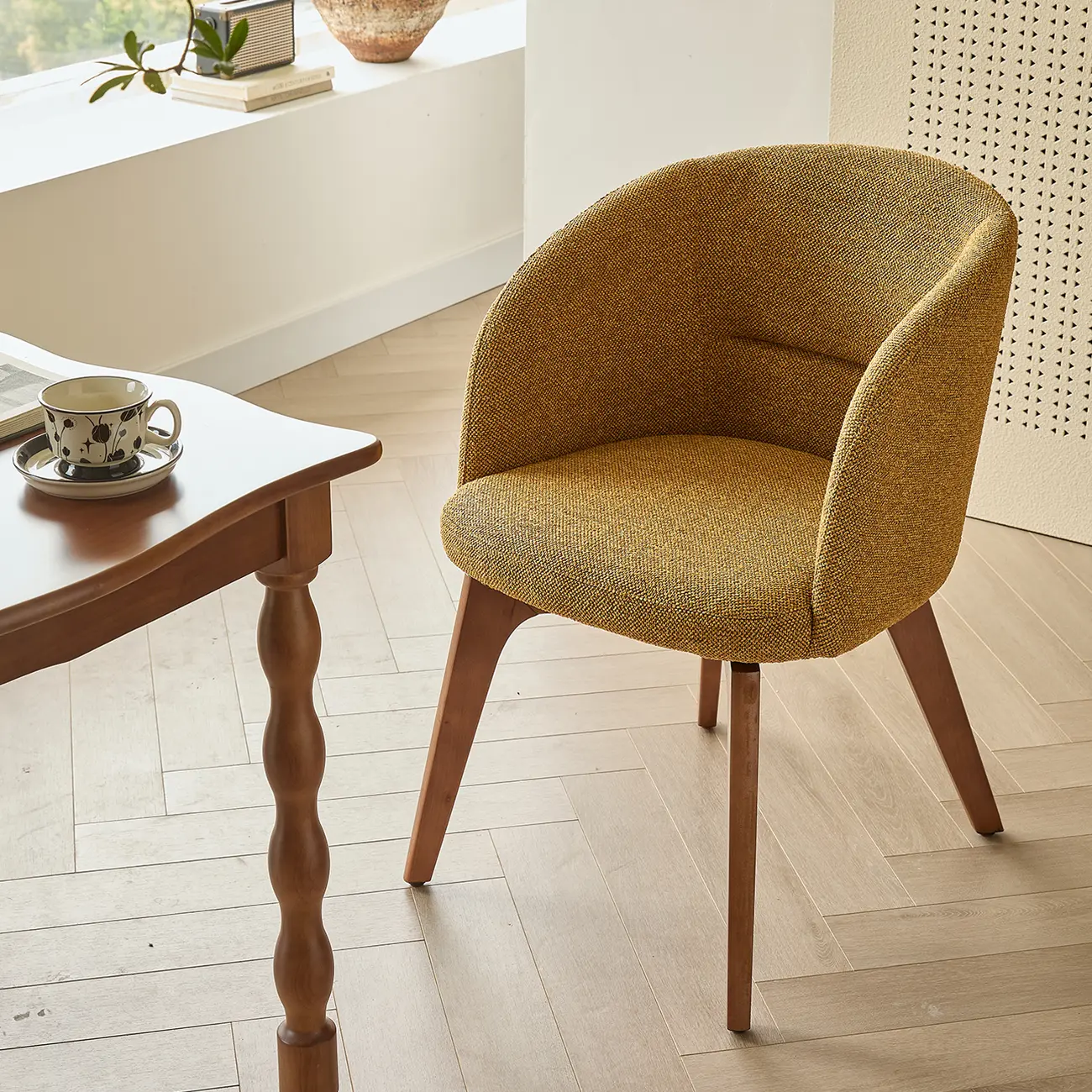 Modern Swivel Barrel Dining Chair with Arms