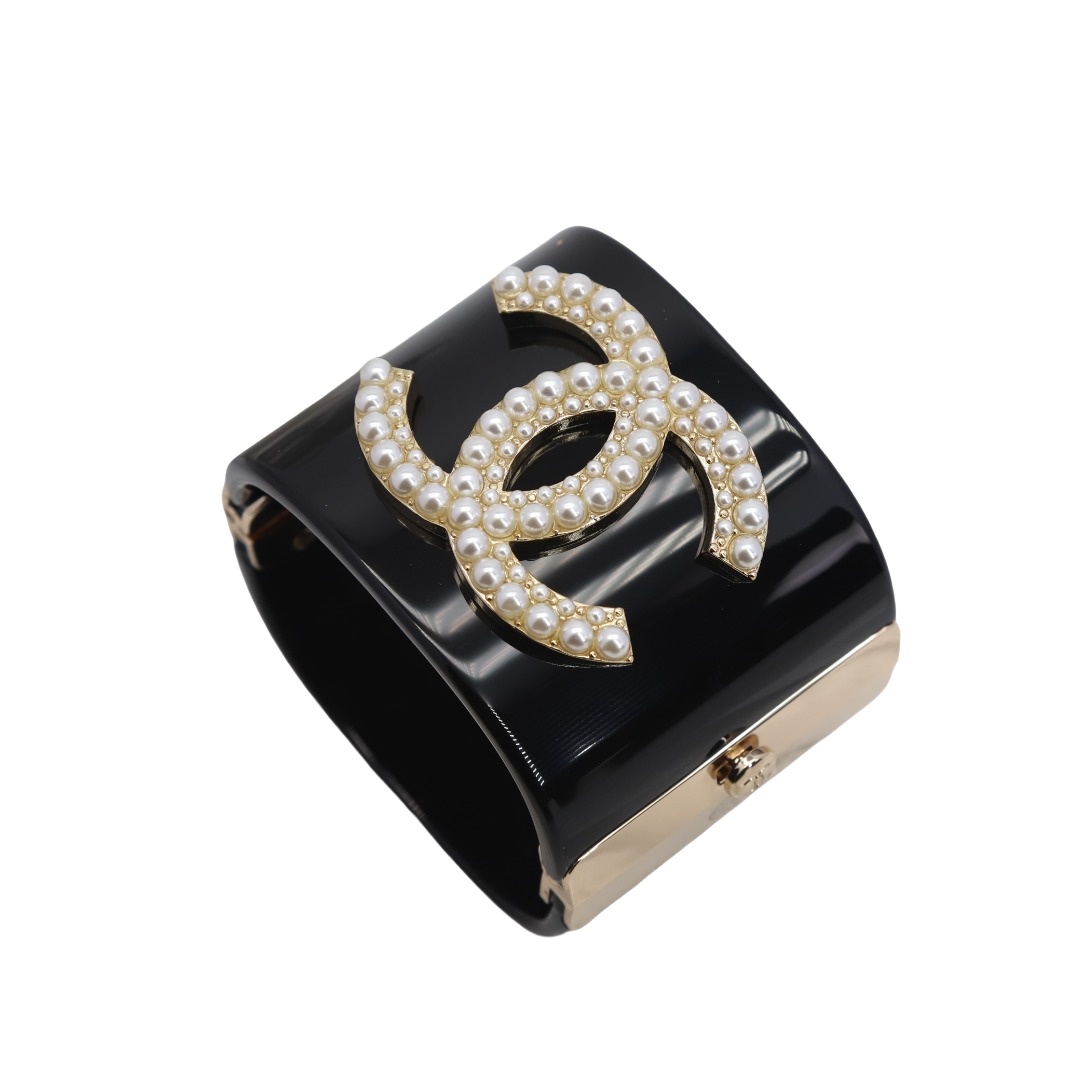 CCS068 Chanel large acrylic cuff bracelet - ccjewelryacc