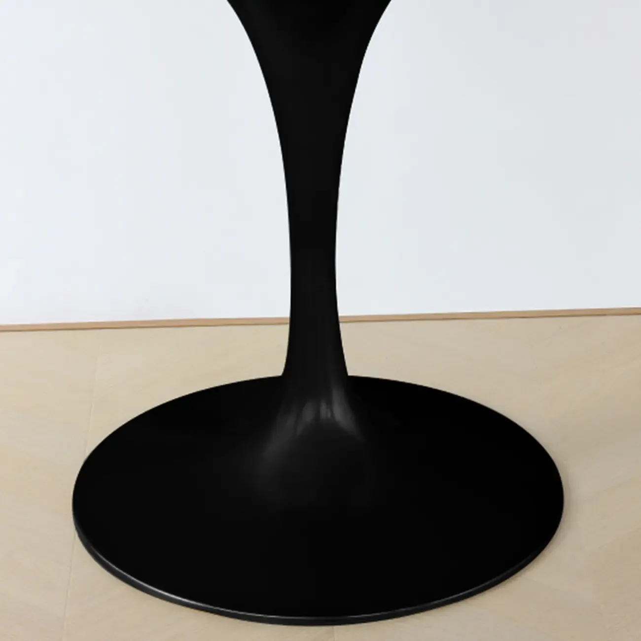 Casual Black Metal Wood Round Dining Table